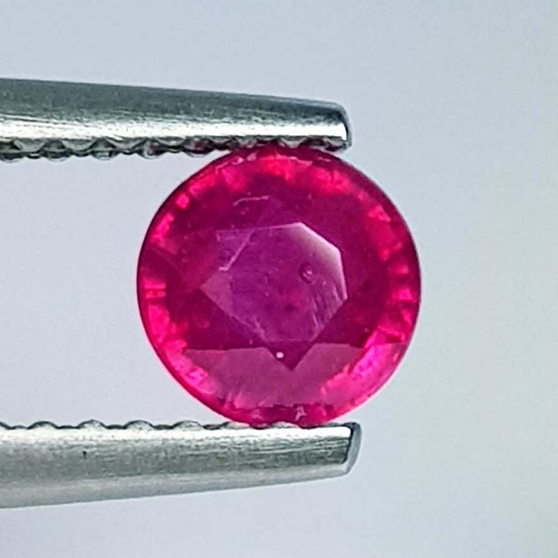 0.80 Ct  Natural Ruby Round Cut (1 of 2)