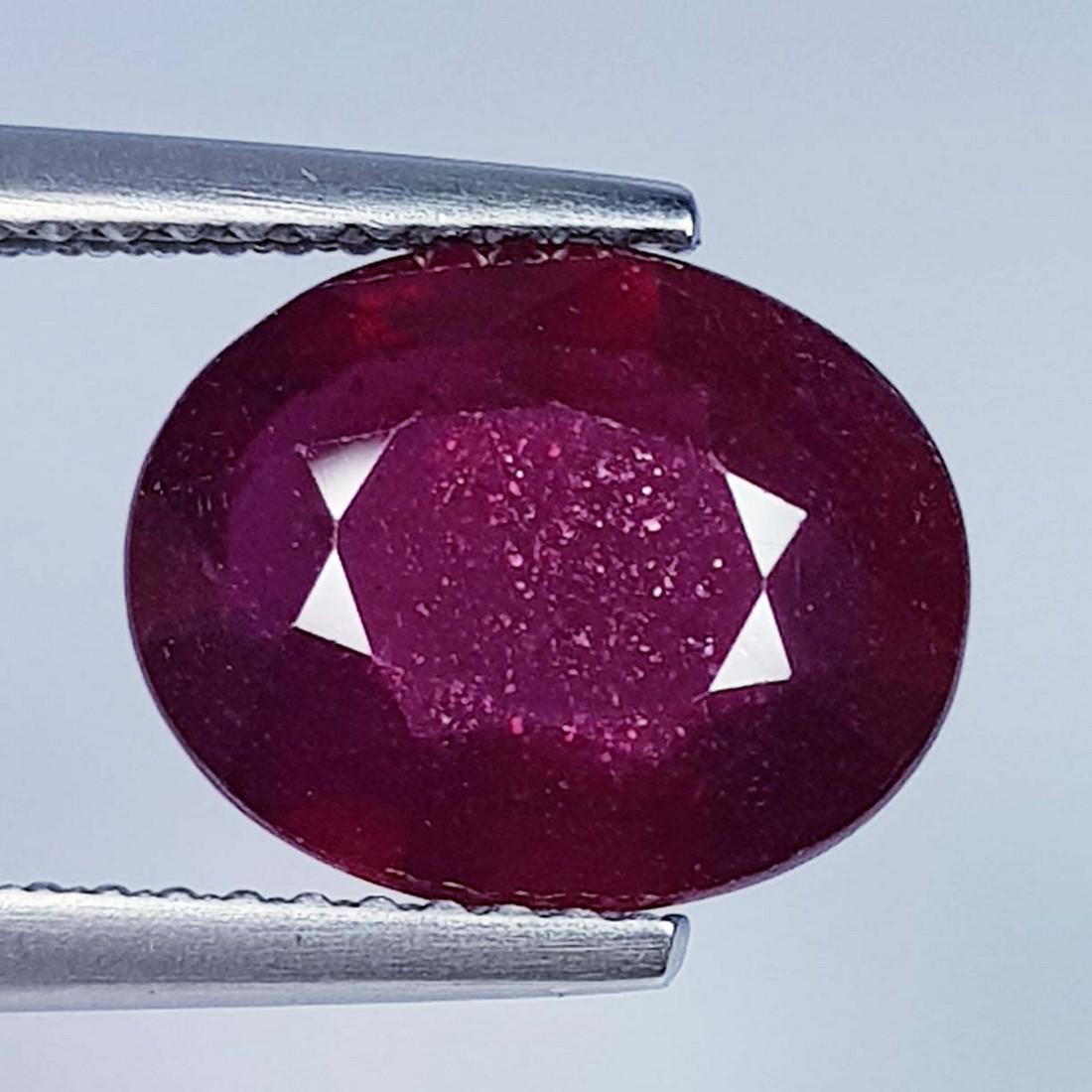 4.28 Ct  Natural Ruby Oval Cut (1 of 5)