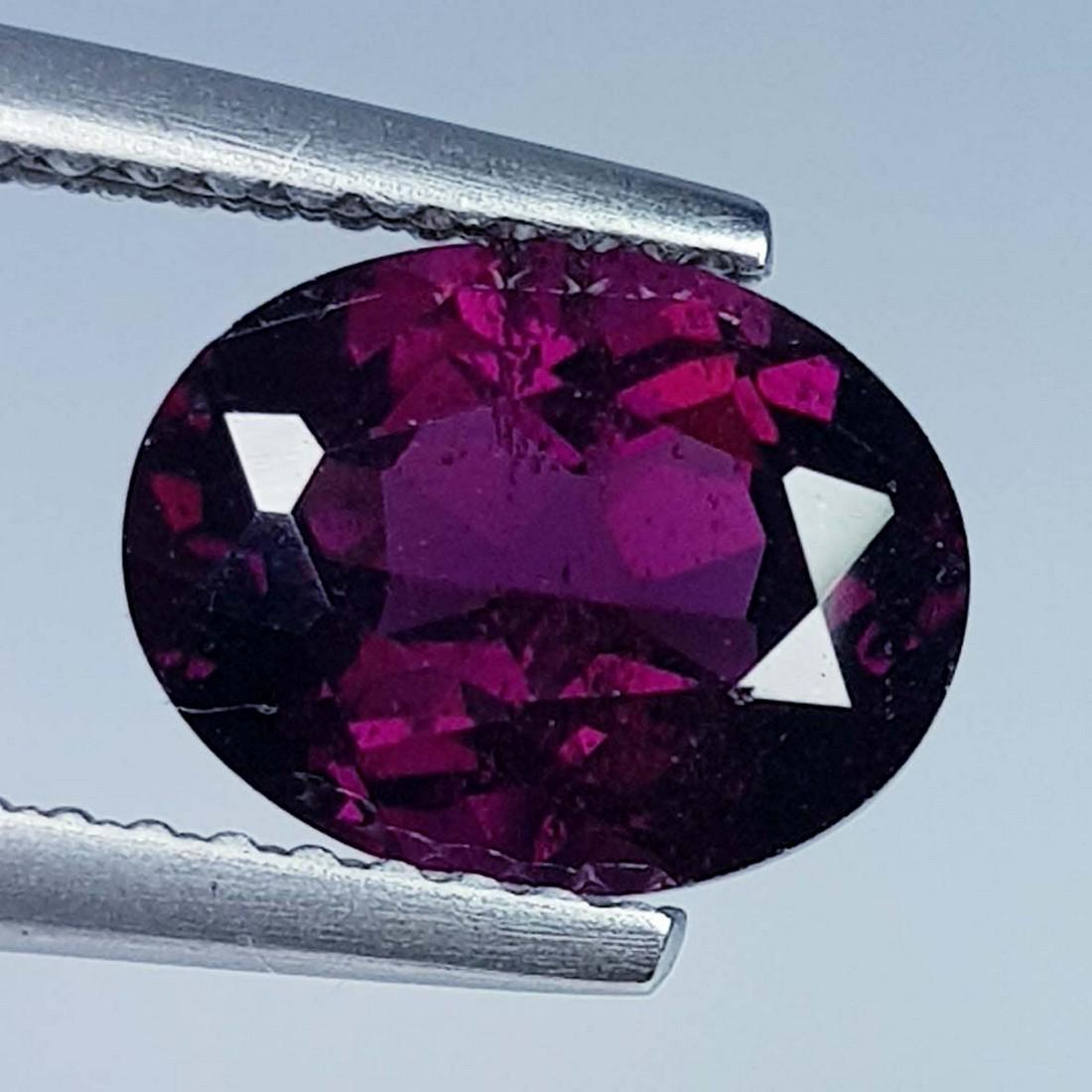 Natural Rhodolite Garnet Oval Cut 2.50 ct: No Reserve! Title: Natural Rhodolite Garnet Oval Cut 2.50 ct Color/Clarity: VVS - VS Gemstones: Loosegemstone Carat Weights: 2.5 Size/Dimensions: 9.00 x 7.00 x 4.50 Additional Info: Oval - Burma Shipp