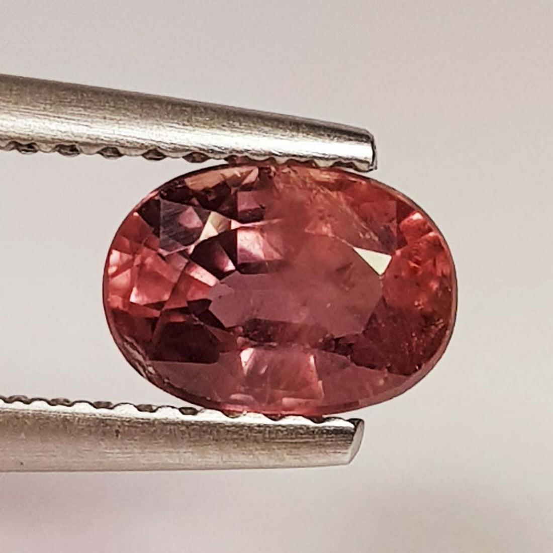 1.89 ct Natural Orange Sapphire: No Reserve! Title: 1.89 ct Natural Orange Sapphire Color/Clarity: Loosegemstone Gemstones: VS Carat Weights: 1.89 Size/Dimensions: 7.00 x 5.20 x 3.70 Additional Info: Oval - Burma Shipping: Domes