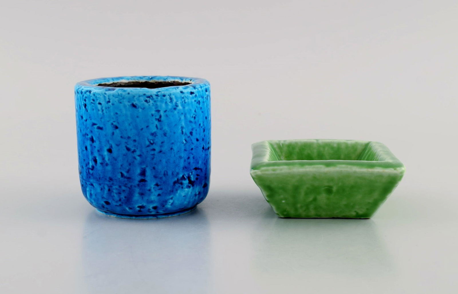 Gunnar Nylund for Rörstrand. Chamotte vase and bowl in glazed stoneware. Mid-20th century. (1 of 5)