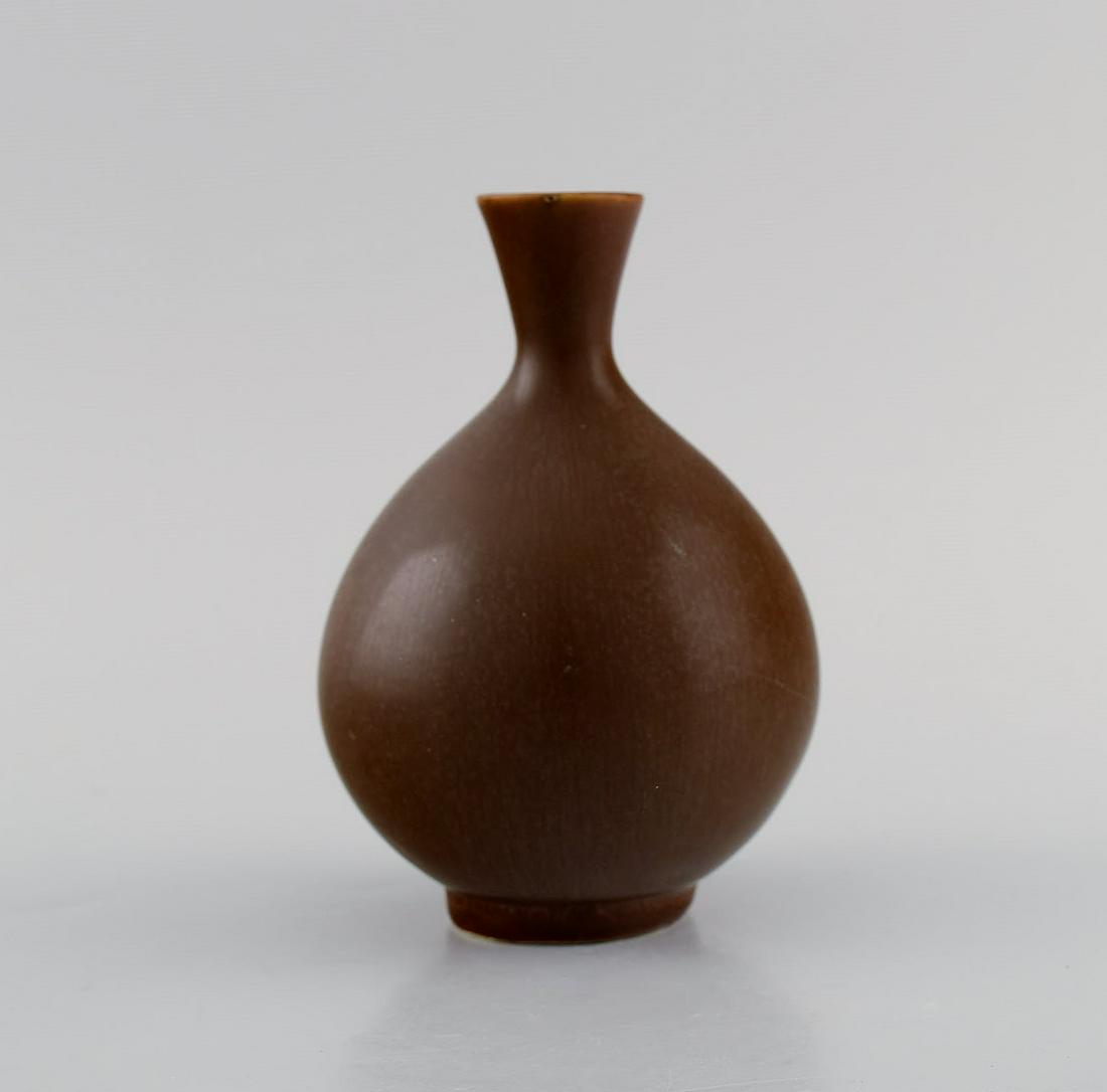 Berndt Friberg (1899-1981) for Gustavsberg Studiohand. Vase in glazed ceramics. Beautiful glaze in: Title: Berndt Friberg (1899-1981) for Gustavsberg Studiohand. Vase in glazed ceramics. Beautiful glaze in brown shades. 1960s. Brand: Gustavsberg Additional Information: Berndt Friberg (1899-1981) for