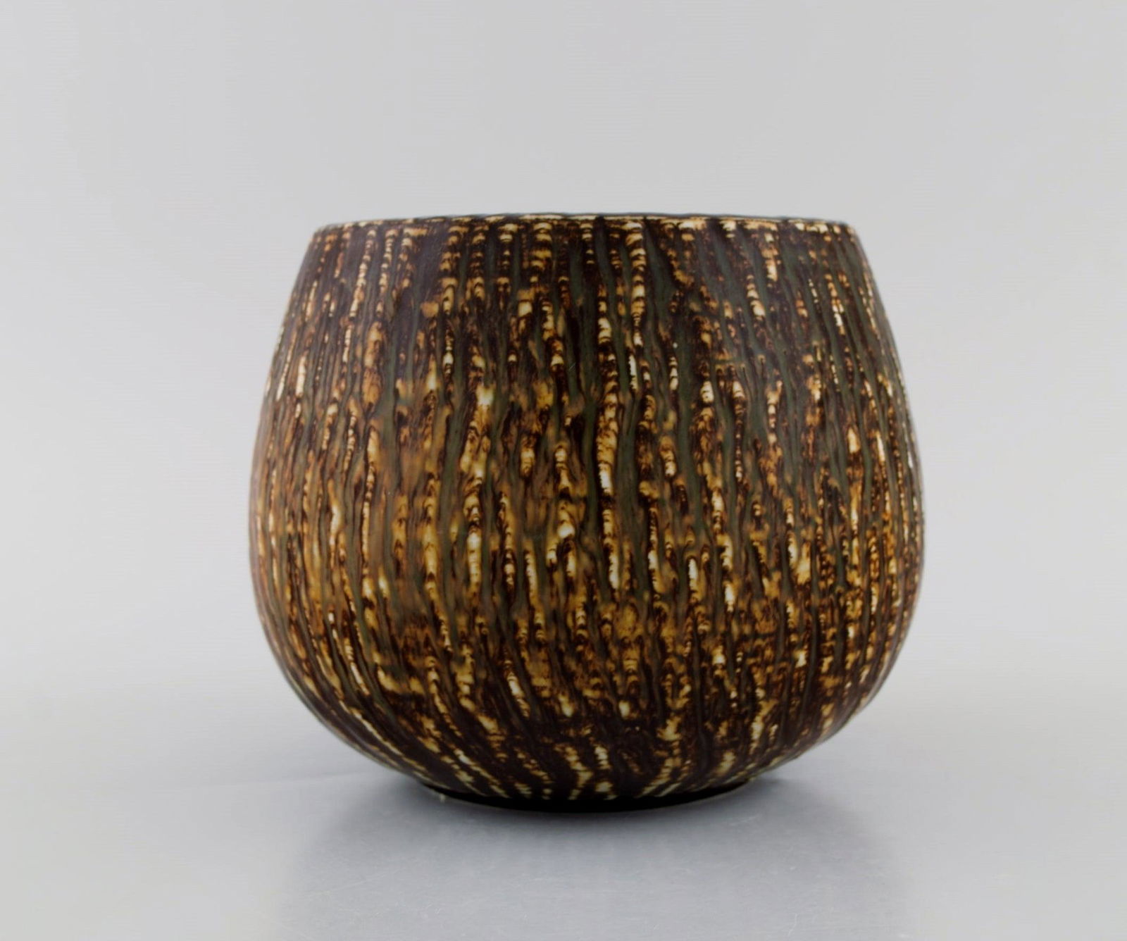 Gunnar Nylund for Rörstrand. Bowl in glazed stoneware. Beautiful birch wood glaze. Mid-20th (1 of 6)