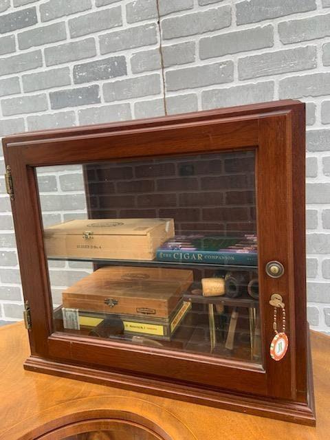 Vintage Mahogany Cigar Counter Display Lockbox (1 of 6)