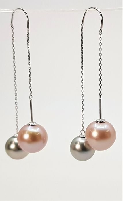9x10mm Tahitian and Edison Pearls - 18K White Gold - Earrings: Title: 9x10mm Tahitian and Edison Pearls - 18K White Gold - Earrings Description: A pair of elegant white gold earrings featuring a pair of peacock Tahitian pearls. Combined with a pair of Edison Pear