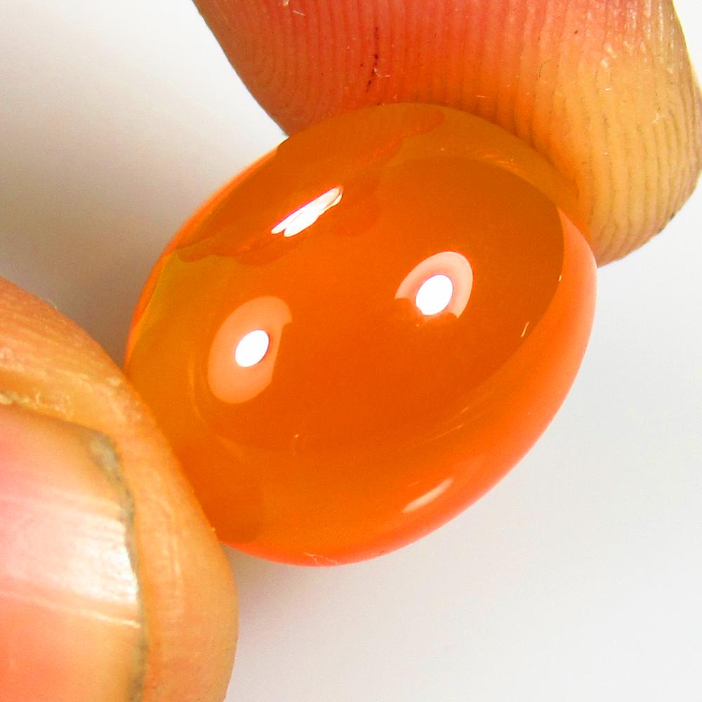 9.53 Ctw Natural Orange Carnelian Oval Cab: Title: 9.53 Ctw Natural Orange Carnelian Oval Cab Stone Clarity: Semi-Transparent Gemstones: Carnelian Carat Weights: 9.53 Size/Dimensions: 15.10 x 12.00 x 7.10 mm Additional Information: Excellent Ov