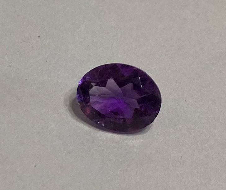 Natural Amethyst 1.60ct Oval Dark Purple VVS (1 of 2)