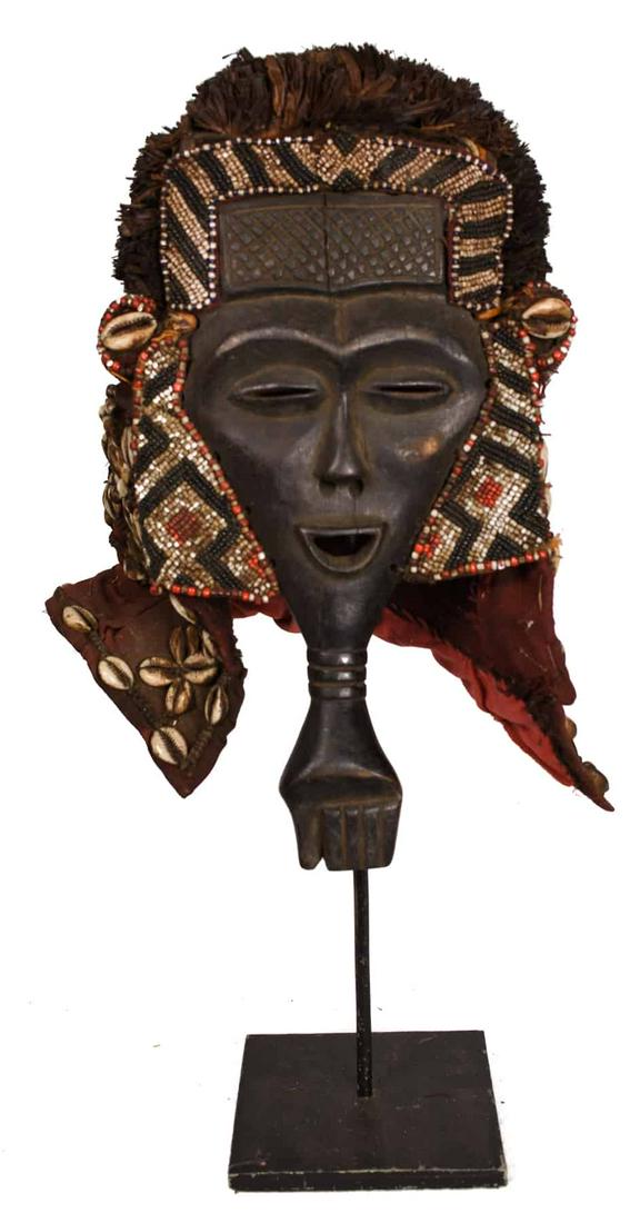 Lele Mask - Beads, Cauris, Plant fibre, Wood - KUBA - Congo (1 of 9)