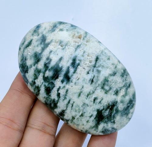 741 Carats Beautiful Natural Zebra Jasper Healing Palm: Title: 741 Carats Beautiful Natural Zebra Jasper Healing Palm Gemstone Type: Natural Carat Weights: 741 Carat Size/Dimensions: 76x47x21 mm Origin: Pakistan Reserve: $30.00 Shipping: Domestic: Flat-rat