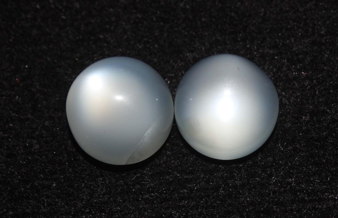 8.54 Cts Natural Moonstone Lot: No Reserve! Title: 8.54 Cts Natural Moonstone Lot Additional Information: Gemstone : Natural Moonstone Shape : Round Cabochan Weight : 8.54 Carats Measurements : 9.44x9.36x7.06 mm , 9.30x9.15x6.25 mm