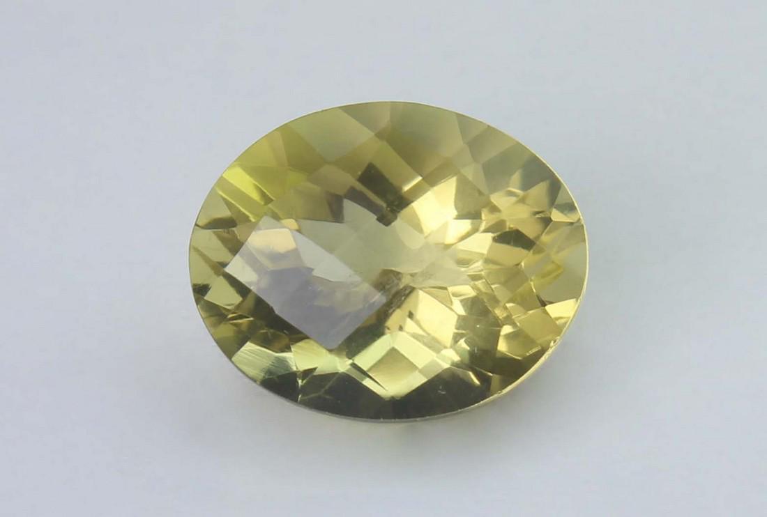 4.31 Cts Natural Lemon Quartz: No Reserve! Title: 4.31 Cts Natural Lemon Quartz Additional Information: Gemstone : Natural Lemon Quartz Origin: Brazil Weight : 4.31 carats Dimensions : .79x9.52x7.53 mm Shape/Cut : Oval Cut Colour :