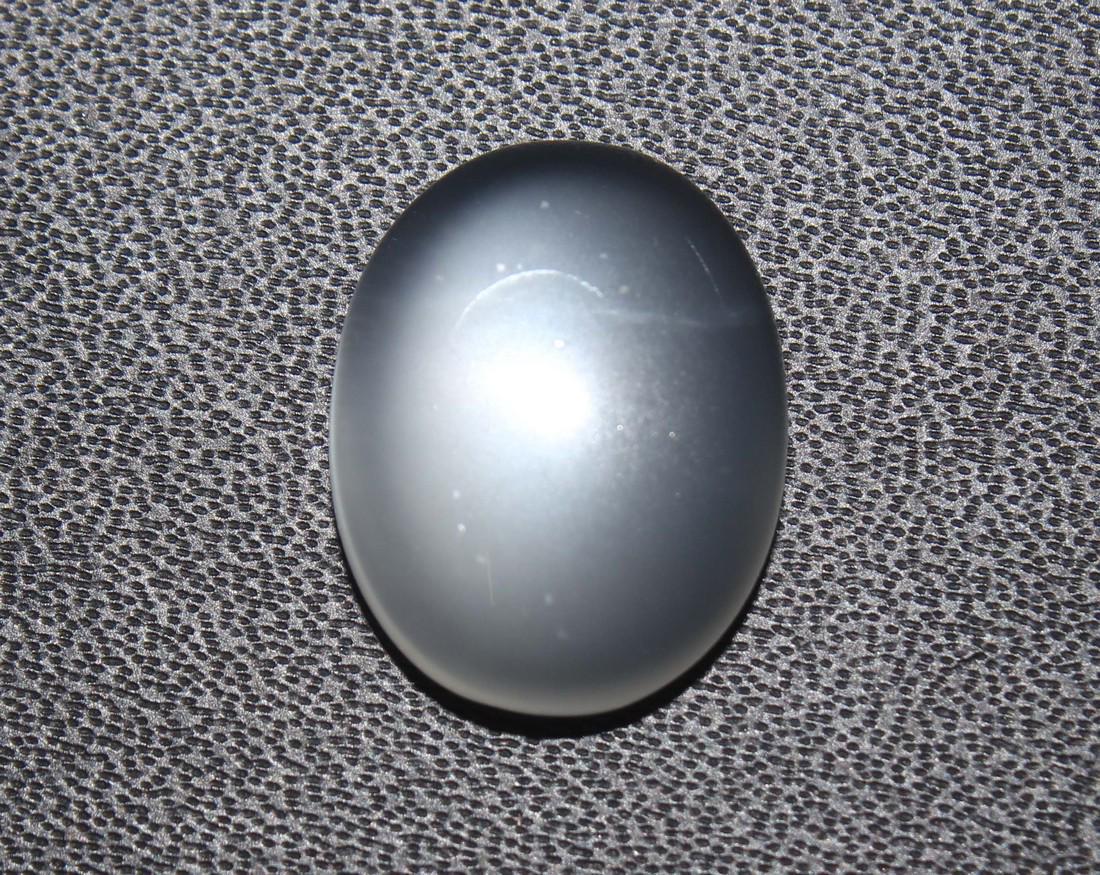 5.37 Cts Natural Moonstone: No Reserve! Title: 5.37 Cts Natural Moonstone Additional Information: Gemstone : Natural Moonstone Shape : Oval Cabochan Weight : 5.37 Carats Measurements : 15.31x12.04x4.72 mm Color : White Transpran