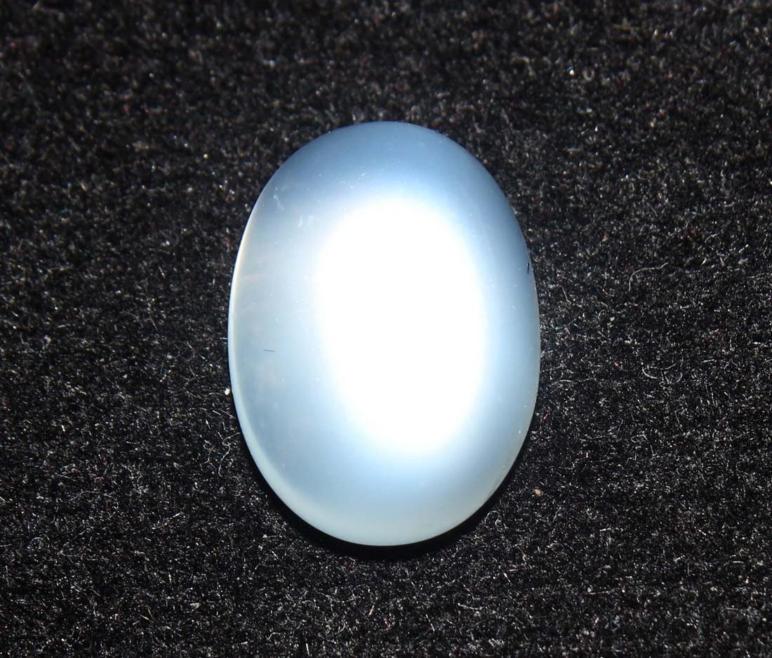 4.57 Cts Natural Moonstone: No Reserve! Title: 4.57 Cts Natural Moonstone Additional Information: Gemstone : Natural Moonstone Shape : Oval Cabochan Weight : 4.57 Carats Measurements : 12.76x9.12x5.13 mm Color : White Transpranc