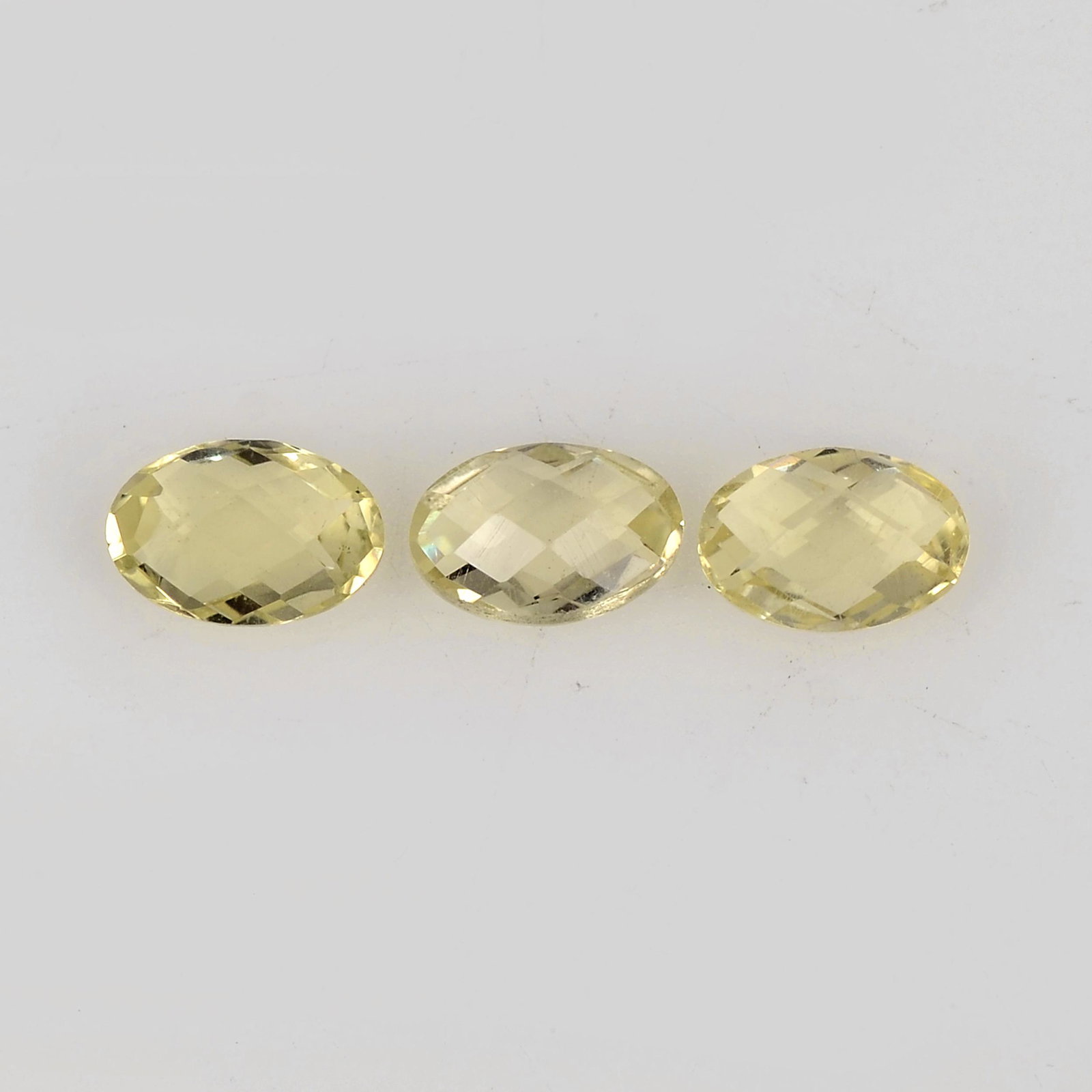 1.25 Carat Yellow Color Natural Oval Lemon Quartz Loose Gemstone 3 Pieces: No Reserve! Title: 1.25 Carat Yellow Color Natural Oval Lemon Quartz Loose Gemstone 3 Pieces Brand: Gems Trading Center Gemstones: Lemon Quartz Carat Weights: 1.25 Size/Dimensions: 2.5x6x4 Shipping: D