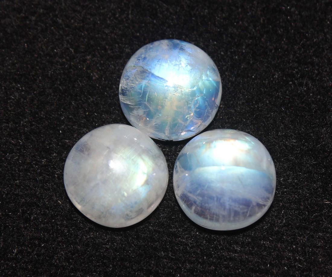 12.02 Cts Rainbow Moonstone: No Reserve! Title: 12.02 Cts Rainbow Moonstone Additional Information: Gemstone : Natural Rainbow Moonstone Shape and cut : Round Cabochan Weight : 12.02 Carats Measurements : 10x10 mm Color : Colourl