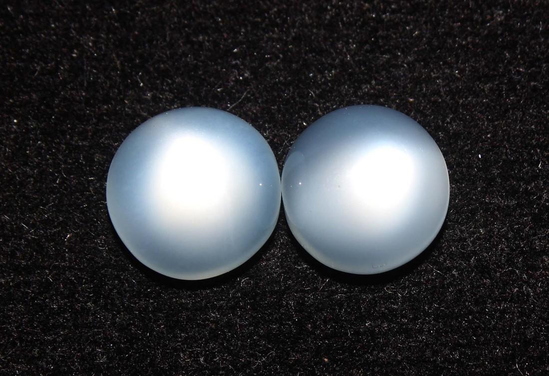6.28 Cts Natural Moonstone Lot: No Reserve! Title: 6.28 Cts Natural Moonstone Lot Additional Information: Gemstone : Natural Moonstone Shape : Round Cabochan Weight : 6.28 Carats Measurements : 9x9 mm Number Of Stone : 2 Color : Whi