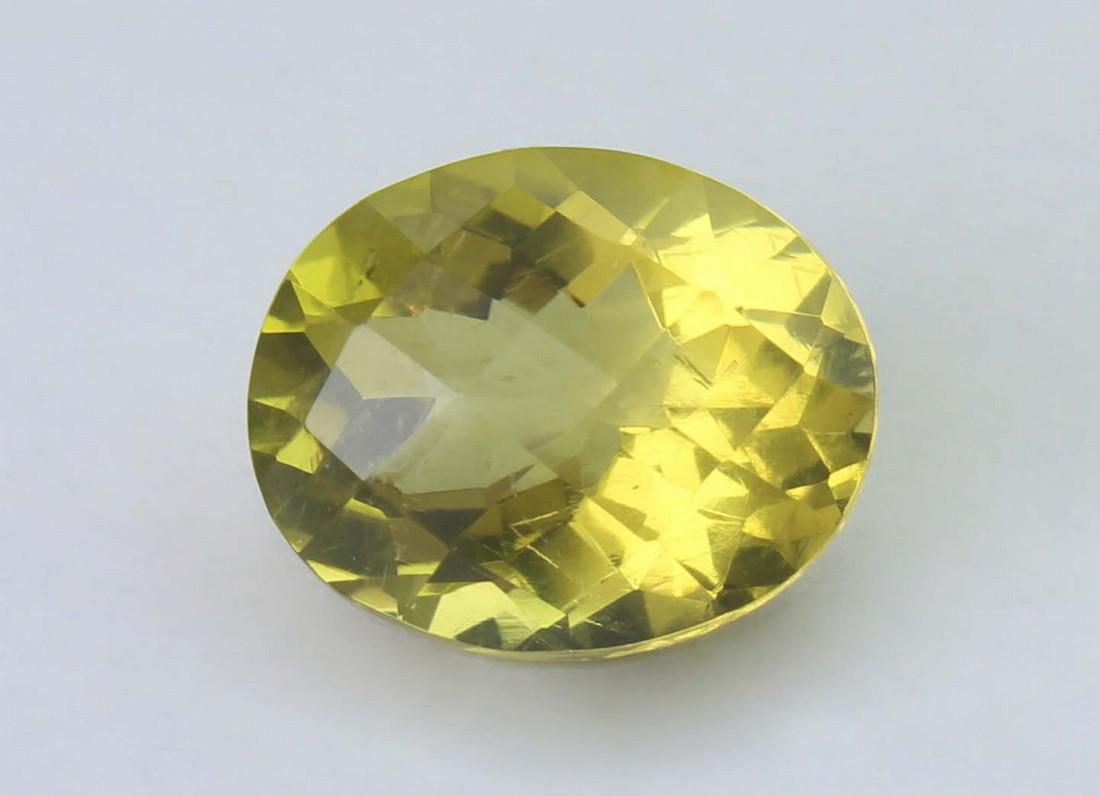 3.55 Cts Natural Lemon Quartz: No Reserve! Title: 3.55 Cts Natural Lemon Quartz Additional Information: Gemstone : Natural Lemon Quartz Origin: Brazil Weight : 3.55 carats Dimensions : 11x9 mm Shape/Cut : Oval Cut Colour : Yellow T