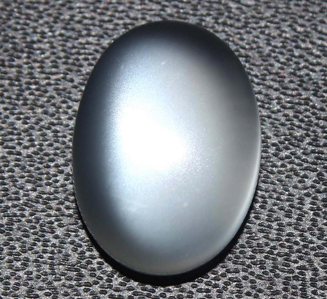 4.67 Cts Natural Moonstone: No Reserve! Title: 4.67 Cts Natural Moonstone Additional Information: Gemstone : Natural Moonstone Shape : Oval Cabochan Weight : 4.67 Carats Measurements : 13.25x9.57x4.70 mm Color : White Transpranc