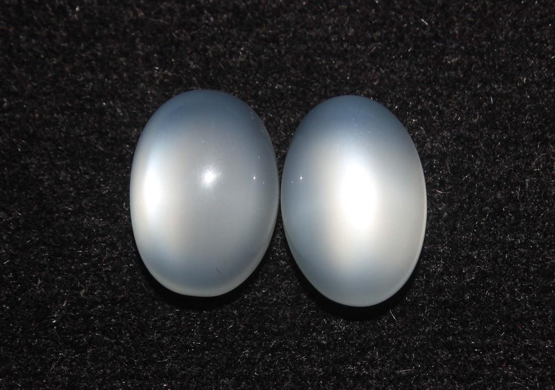 7.32 Cts Natural Moonstone Lot: No Reserve! Title: 7.32 Cts Natural Moonstone Lot Additional Information: Gemstone : Natural Moonstone Shape : Oval Cabochan Weight : 7.32 Carats Measurements : 11.02x7.88x5.35 mm , 11.10x7.62x5.79 mm