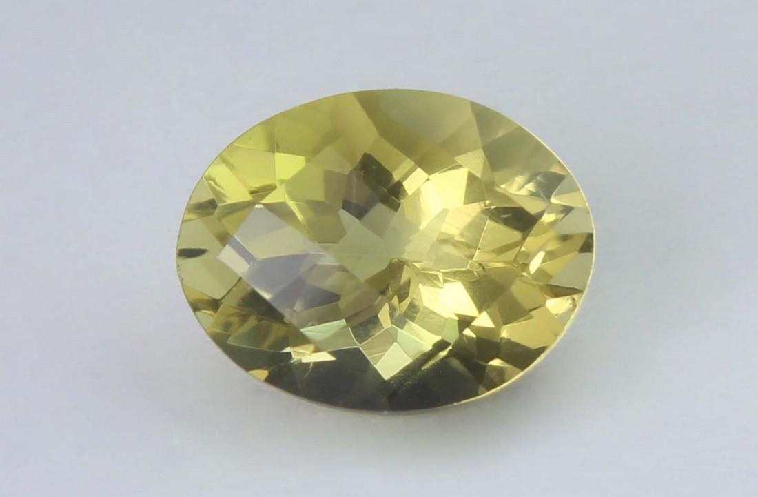 3.94 Cts Natural Lemon Quartz: No Reserve! Title: 3.94 Cts Natural Lemon Quartz Additional Information: Gemstone : Natural Lemon Quartz Origin: Brazil Weight : 3.94 carats Dimensions : 11.72x9.18x7.27 mm Shape/Cut : Oval Cut Colour