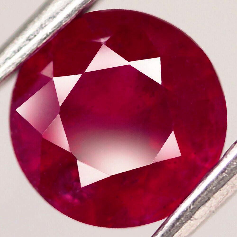 1,41 cts Natural Round Blood Red Ruby (1 of 3)