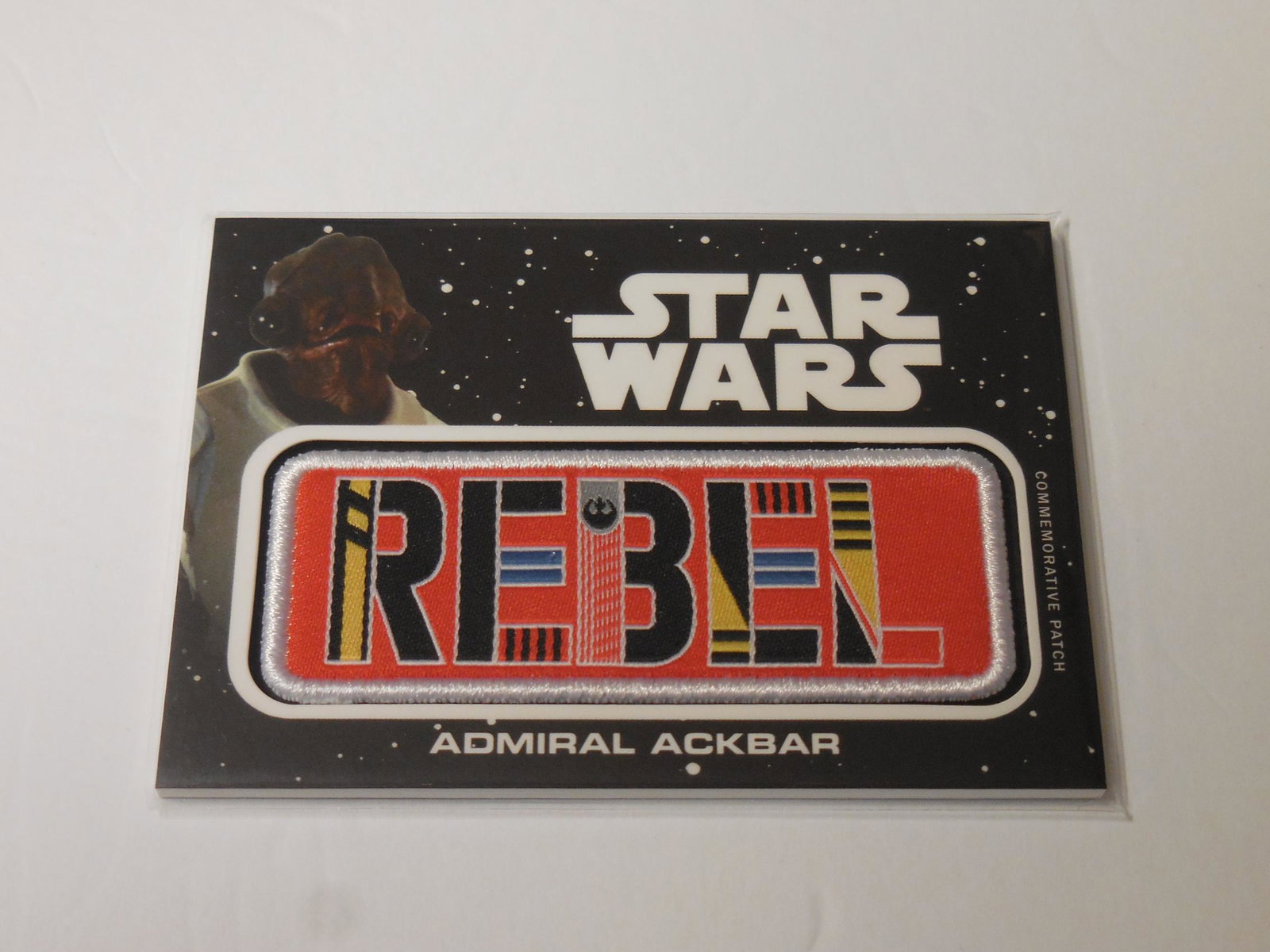17 TOPPS STAR WARS ACKBAR REBEL PATCH: Hello, Thank you for your time. Up for sale is a wonderful card for any collector. Please review the photos of this particular item as it is the exact item the winning buyer will be receiving. Please 