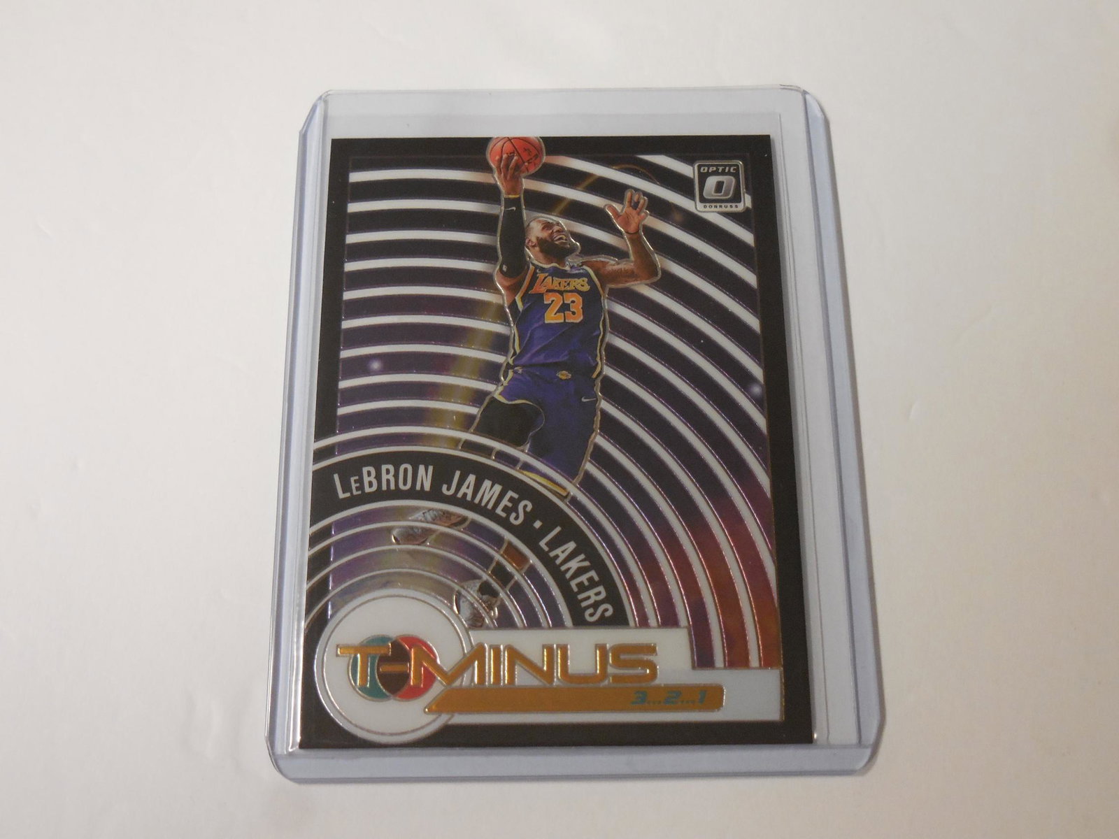 20-21 OPTIC LEBRON JAMES T MINUS 3 2 1: 2020-21 PANINI DONRUSS OPTIC LEBRON JAMES T MINUS 3 2 1 LOS ANGELES LAKERS THIS IS A WONDERFUL CARD FOR ANY COLLECTOR. THE APPROXIMATE CONDITION OF THIS CARD WILL BE LISTED UNDER THE CONDITION SECTION