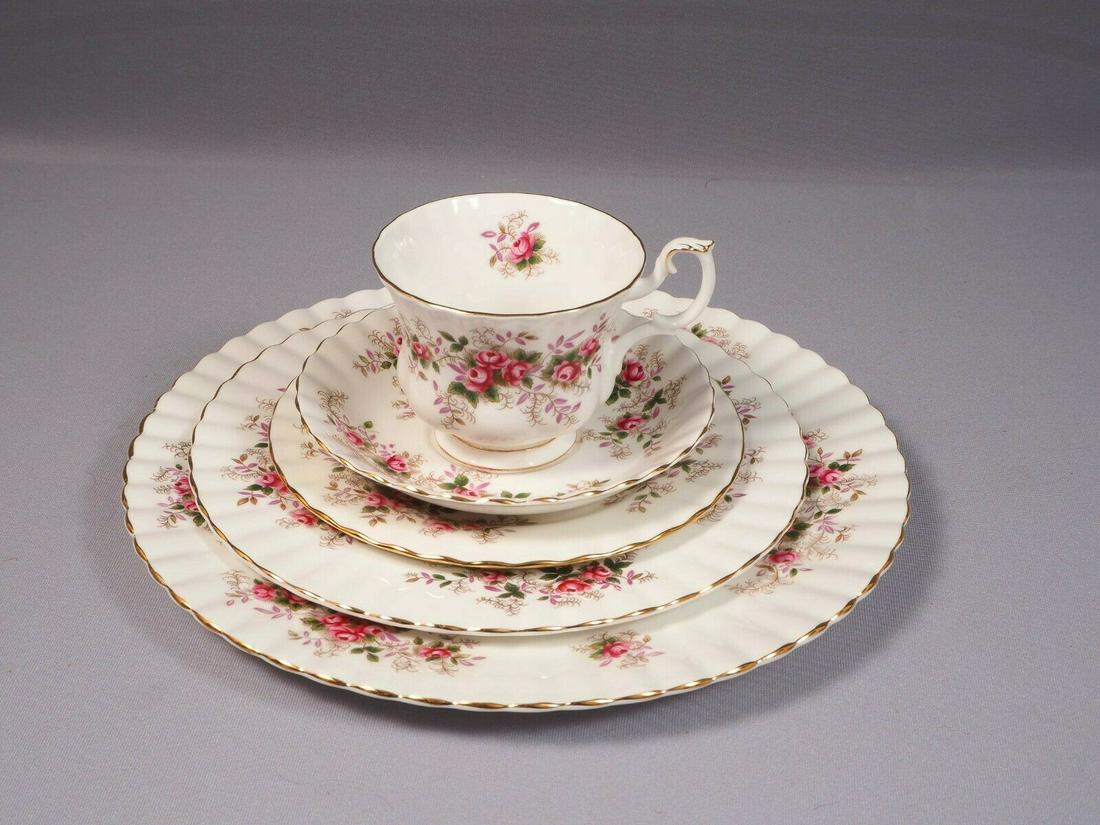 Royal Albert Lavender Rose PLACE SETTING Dinner Bread Salad Plate Teacup: This is a gorgeous Bone China Place Setting. The set is from the renowned Royal Albert Lavender Rose collection. The set is properly marked with Royal Albert back stamp. The rims of this pattern are s