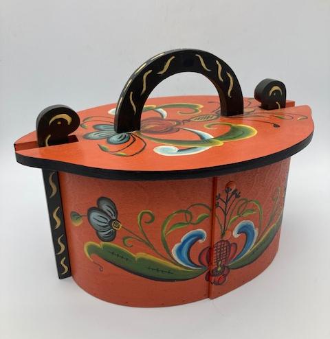 Primitive Folk Art Bridal Tine Box Artist Signed: Title: Primitive Folk Art Bridal Tine Box Artist Signed Date/Period: unknown Dimension: approx 11.5 x 8 x 8 Materials: wood Additional Information: Artist Signed Folk Art Bridal Tine Box Shipping: Dom