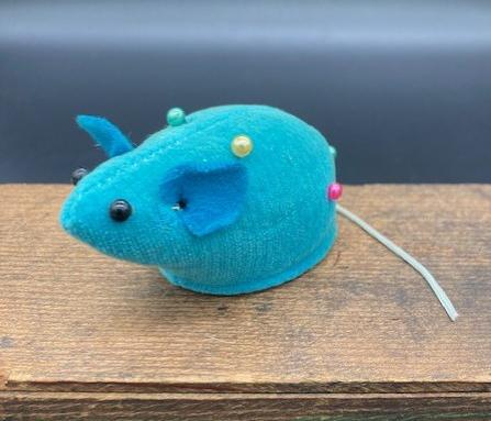 VINTAGE VELVET MOUSE PIN CUSHION TAPE MEASURE w orig tag Japan: Title: VINTAGE VELVET MOUSE PIN CUSHION TAPE MEASURE w orig tag Japan Date/Period: approx 1950-70's Dimension: approx 2.5" long Materials: MIXED MATERIALS Additional Information: VINTAGE VELVET MOUSE 