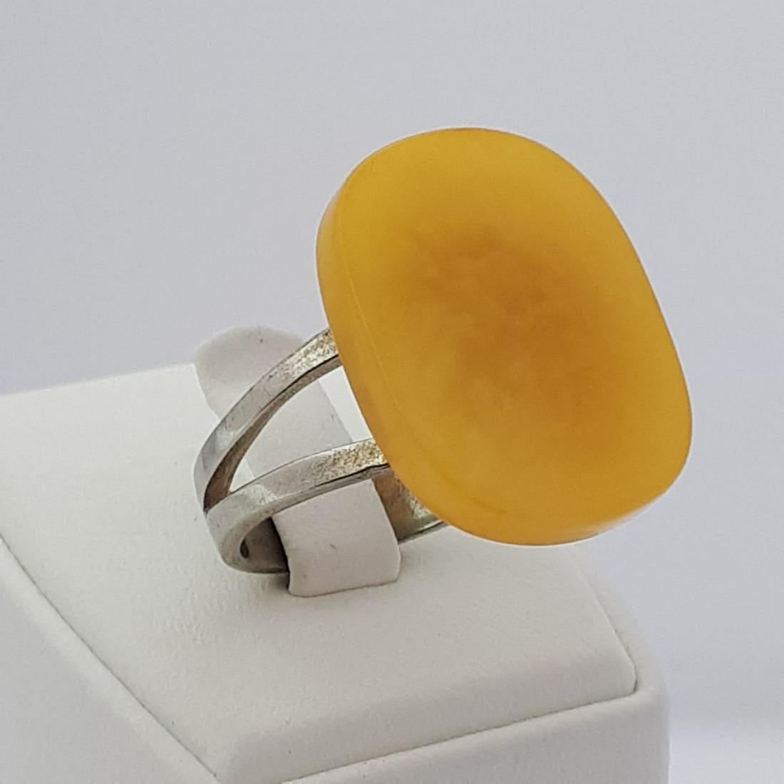 925 Sterling Silver - Ring: Ring Gender : Women Material : 925 Sterling Silver Stone : Natural baltic amber Weight : 5,55 gr Condition : NEW / Unused Size : US:8½ , EU:58.3 , UK:Q , D:18.5 mm Free resizing