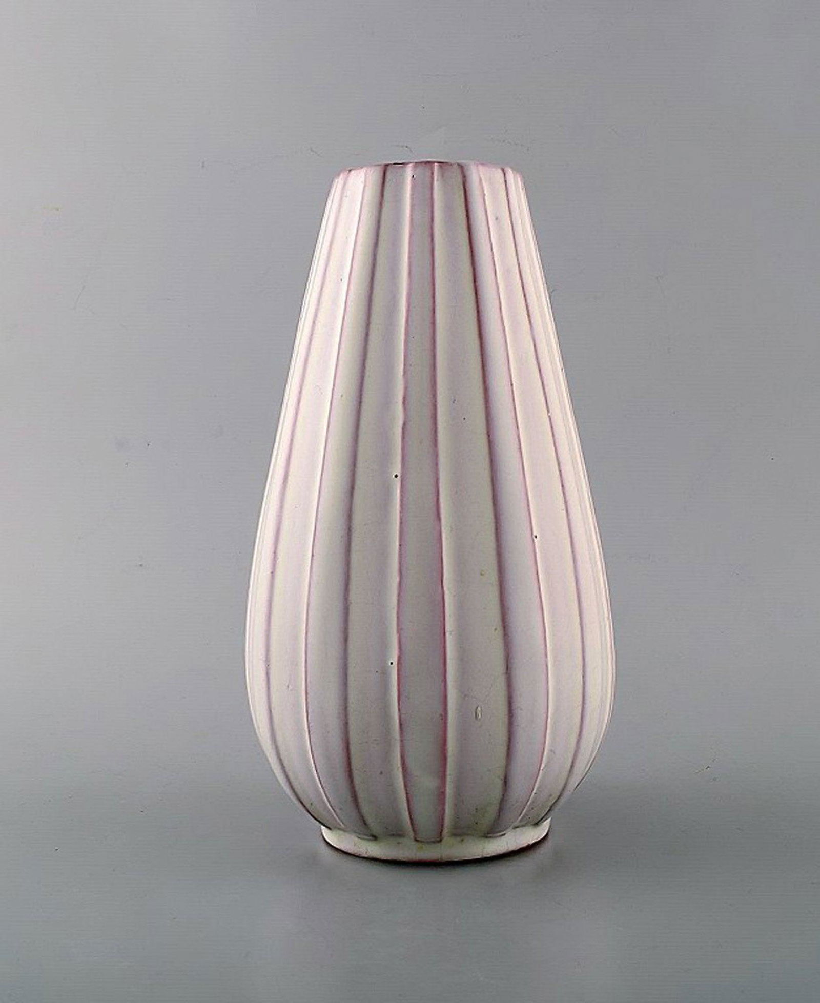 Upsala-Ekeby vase in white glazed ceramics. Ribbed design, 1950's.: Upsala-Ekeby vase in white glazed ceramics. Ribbed design, 1950's. Measures: 21.5 x 12.5 cm. In very good condition. Stamped. Model Number: 490. Reserve: $210.00 Shipping: Domestic: Shipping rates are