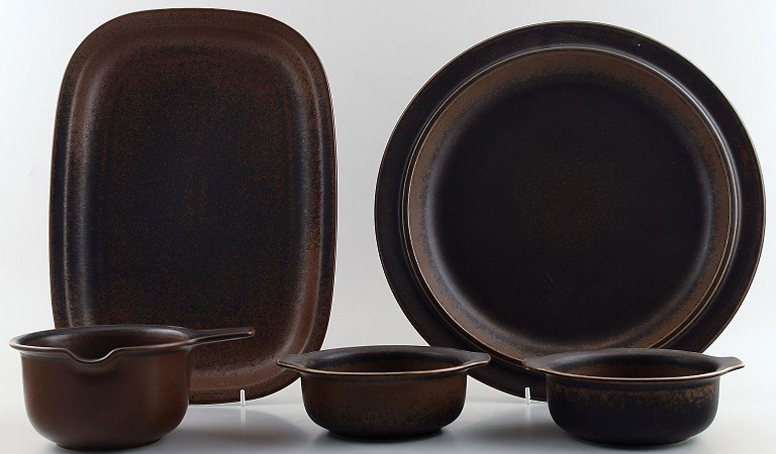 Large and complete 4 p. Arabia Ruska stoneware dinner service. (1 of 9)