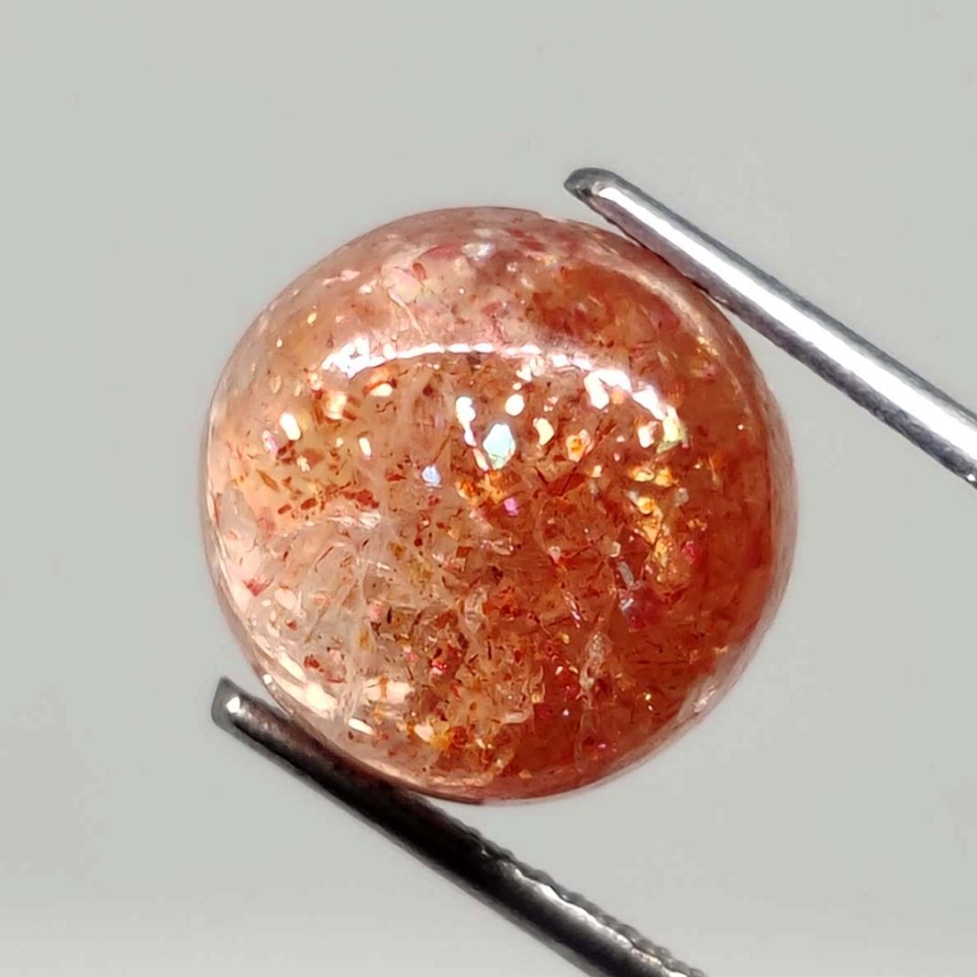 5.20 ct Natural Sunstone: No Reserve! Title: 5.20 ct Natural Sunstone Additional Information: Gemstones: Sunstone Carat Weights: 5.20 ct Size/Dimensions: 11 X 11 X 5 mm Materials & Techniques: Sunstone Weight Unit: Ct Shipping
