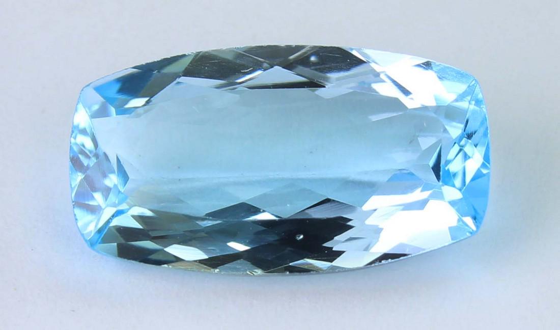 5.12 cts Natural Blue Topaz (1 of 3)