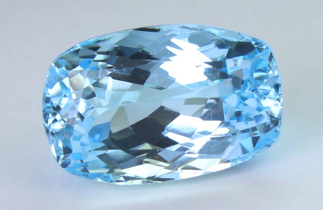 9.80 cts Natural Blue Topaz (1 of 3)