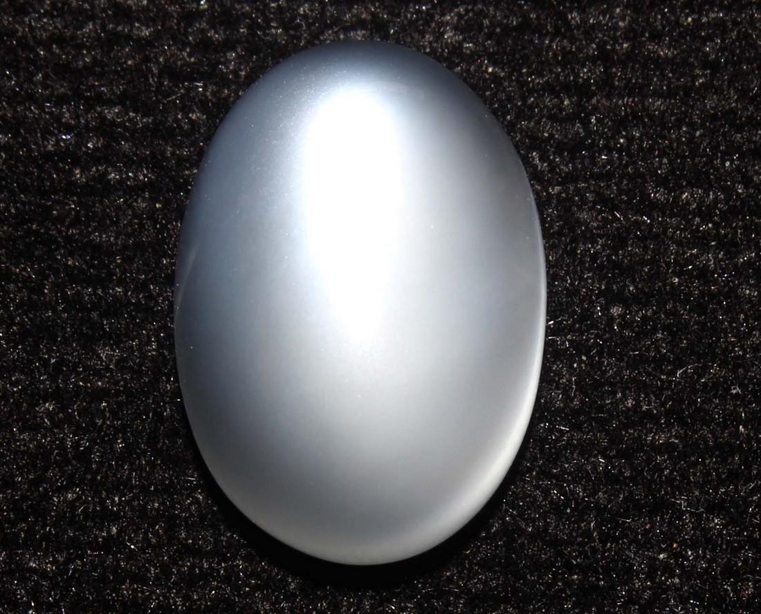 5.50 cts Natural Moonstone (1 of 2)