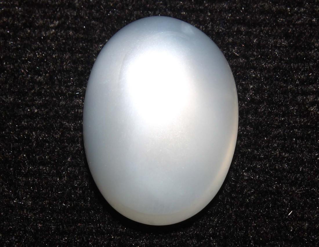 6.99 cts Natural Moonstone (1 of 2)