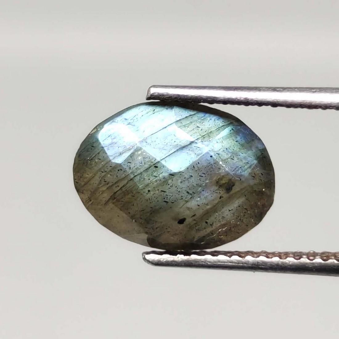 3.85 ct Natural Faceted Labradorite: No Reserve! Title: 3.85 ct Natural Faceted Labradorite Additional Information: Gemstones: Labradorite Carat Weights: 3.85ct Size/Dimensions: 11 X 9 mm Origin : Labrador Materials & Techniques: Labrado