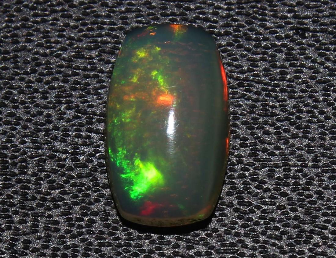 0.98 Cts Natural Ethiopian Opal (1 of 2)