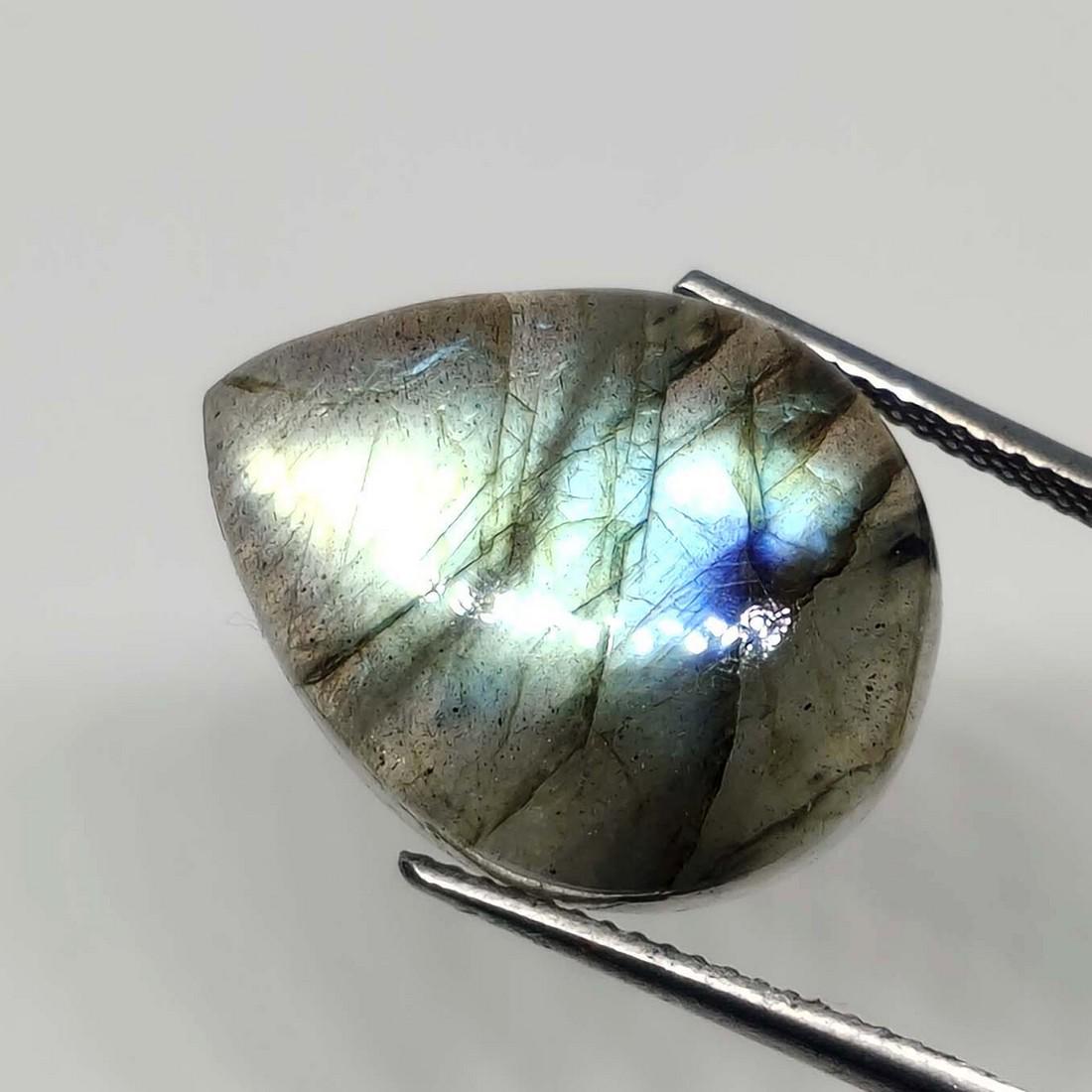 14.25 ct Natural Labradorite: No Reserve! Title: 14.25 ct Natural Labradorite Additional Information: Gemstones: Labradorite Carat Weights: 14.25 ct Size/Dimensions: 20 X 15 X 6 mm Origin : Labrador Materials & Techniques: Labrado