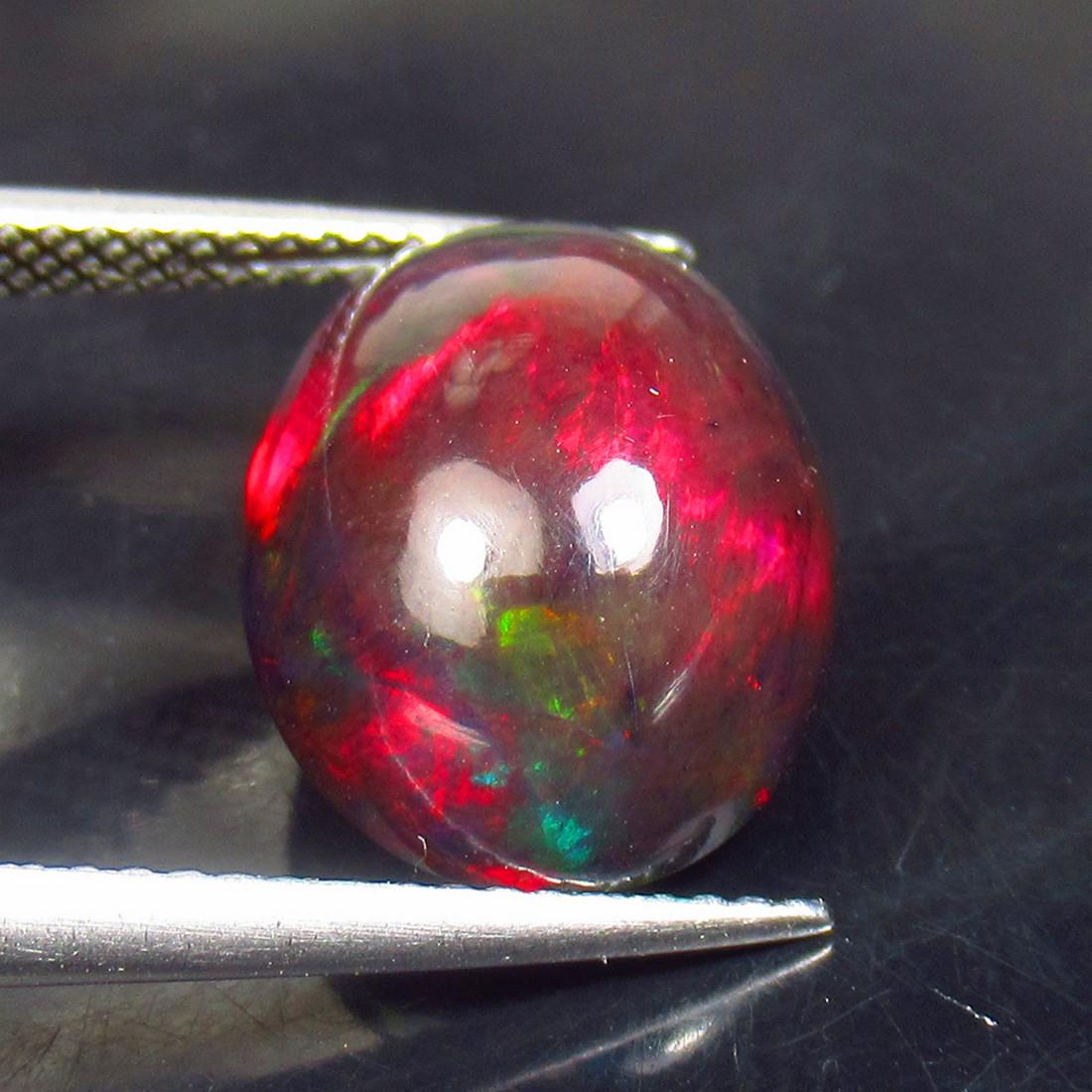 5.15 Ctw Natural Ethiopian Black Fire Opal Oval Cab: No Reserve! Title: 5.15 Ctw Natural Ethiopian Black Fire Opal Oval Cab Stone Clarity: Translucent Gemstone: Black Opal Carat Weights: 5.15 Size/Dimensions: 14.70 x 11.30 x 6.50 mm Additional Info: Exc