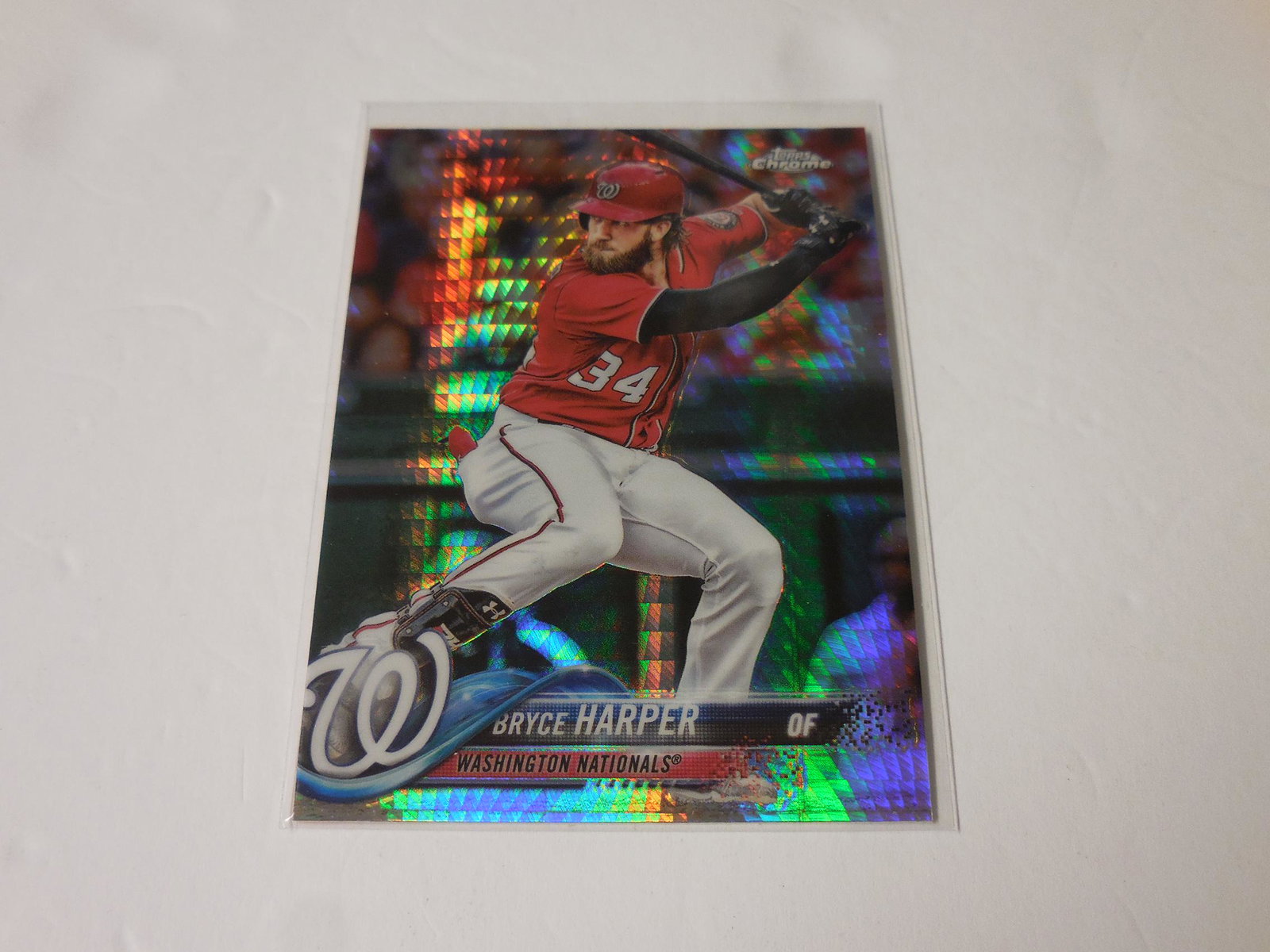 18 TOPPS BRYCE HARPER PRISM REFRACTOR: 2018 TOPPS CHROME BRYCE HARPER PRISM REFRACTOR WASHINGTON NATIONALS THIS IS A WONDERFUL CARD FOR ANY COLLECTOR. THIS CARD COMES WITH SLEEVE AND TOP LOADER. PLEASE CHECK PHOTOS TO HELP DETERMINE THE CO