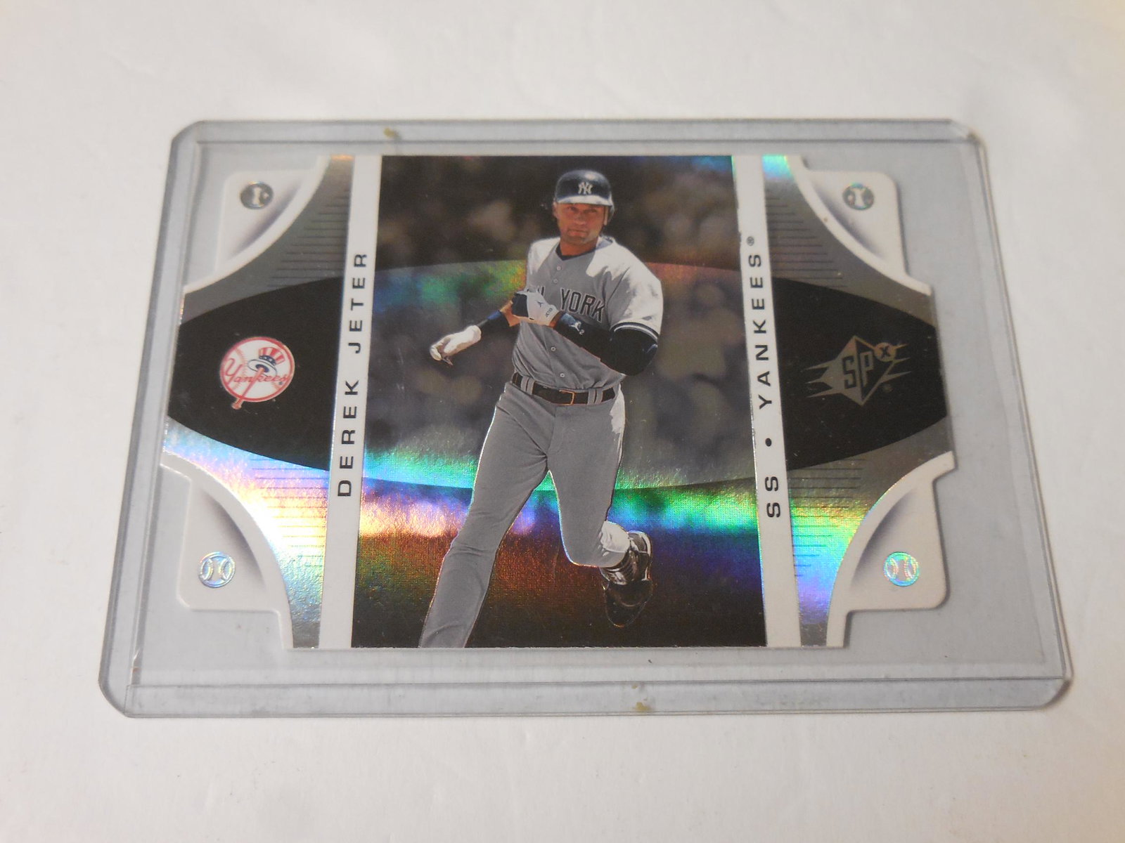 08 UD SPX DEREK JETER DIE CUT HOLO: 2008 UPPER DECK SPX DEREK JETER DIE CUT HOLOFOIL NEW YORK YANKEES THIS IS A WONDERFUL CARD FOR ANY COLLECTOR. THIS CARD COMES WITH SLEEVE AND TOP LOADER. PLEASE CHECK PHOTOS TO HELP DETERMINE THE COND