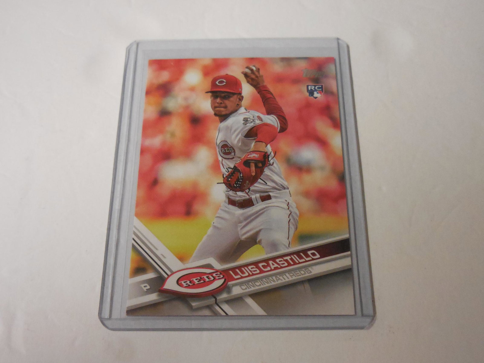 17 TOPPS UPDATE LUIS CASTILLO RC: 2017 TOPPS UPDATE LUIS CASTILLO ROOKIE CARD CINCINNATI REDS THIS IS A WONDERFUL CARD FOR ANY COLLECTOR. THIS CARD COMES WITH SLEEVE AND TOP LOADER. PLEASE CHECK PHOTOS TO HELP DETERMINE THE CONDITION