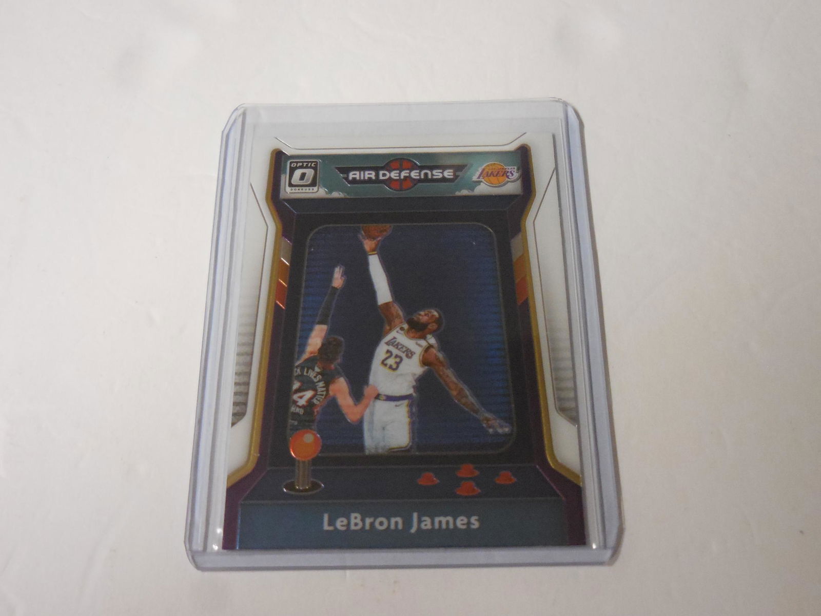 20-21 OPTIC LEBRON JAMES AIR DEFENSE: 2020-21 PANINI DONRUSS OPTIC LEBRON JAMES AIR DEFENSE LOS ANGELES LAKERS THIS IS A WONDERFUL CARD FOR ANY COLLECTOR. THIS CARD COMES WITH SLEEVE AND TOP LOADER. PLEASE CHECK PHOTOS TO HELP DETERMINE T