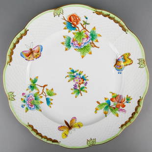 Herend Queen Victoria Round Serving Platter #527/VBO: Herend Queen Victoria Round Serving Platter Manufacturer: Herend Porcelain Manufactory (Hungary) Quality: Handpainted, 1st class Pattern: Queen Victoria (VBO) Condition: Pre-owned, in