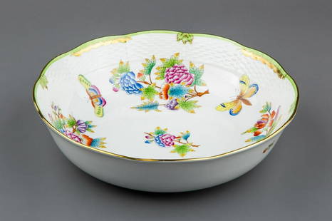 Herend Queen Victoria Round Vegetable Dish Bowl #80/VBO: Herend Queen Victoria Round Vegetable Dish Bowl Manufacturer: Herend Porcelain Manufactory (Hungary) Quality: Handpainted, 1st class Pattern: Queen Victoria (VBO) Condition: Pre-owned, in excell