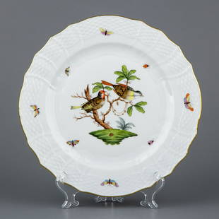 Herend Rothschild Bird Rocaille Round Serving Platter #1527/RO: Herend Rothschild Bird Rocaille Round Serving Platter Manufacturer: Herend Porcelain Manufactory (Hungary) Quality: Handpainted, 1st class Pattern: Rothschild Bird (RO) Condition: Pre-owned, in