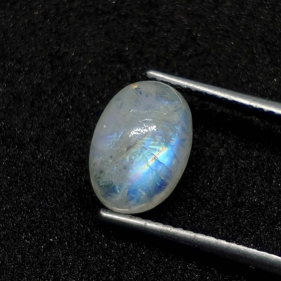2.65 ct Natural White Rainbow Moonstone: No Reserve! Title: 2.65 ct Natural White Rainbow Moonstone Additional Information: Gemstones: Rainbow Moonstone Carat Weights: 2.65 ct Size/Dimensions:10 X 7 X 4 mm Origin : India Materials & Techniqu